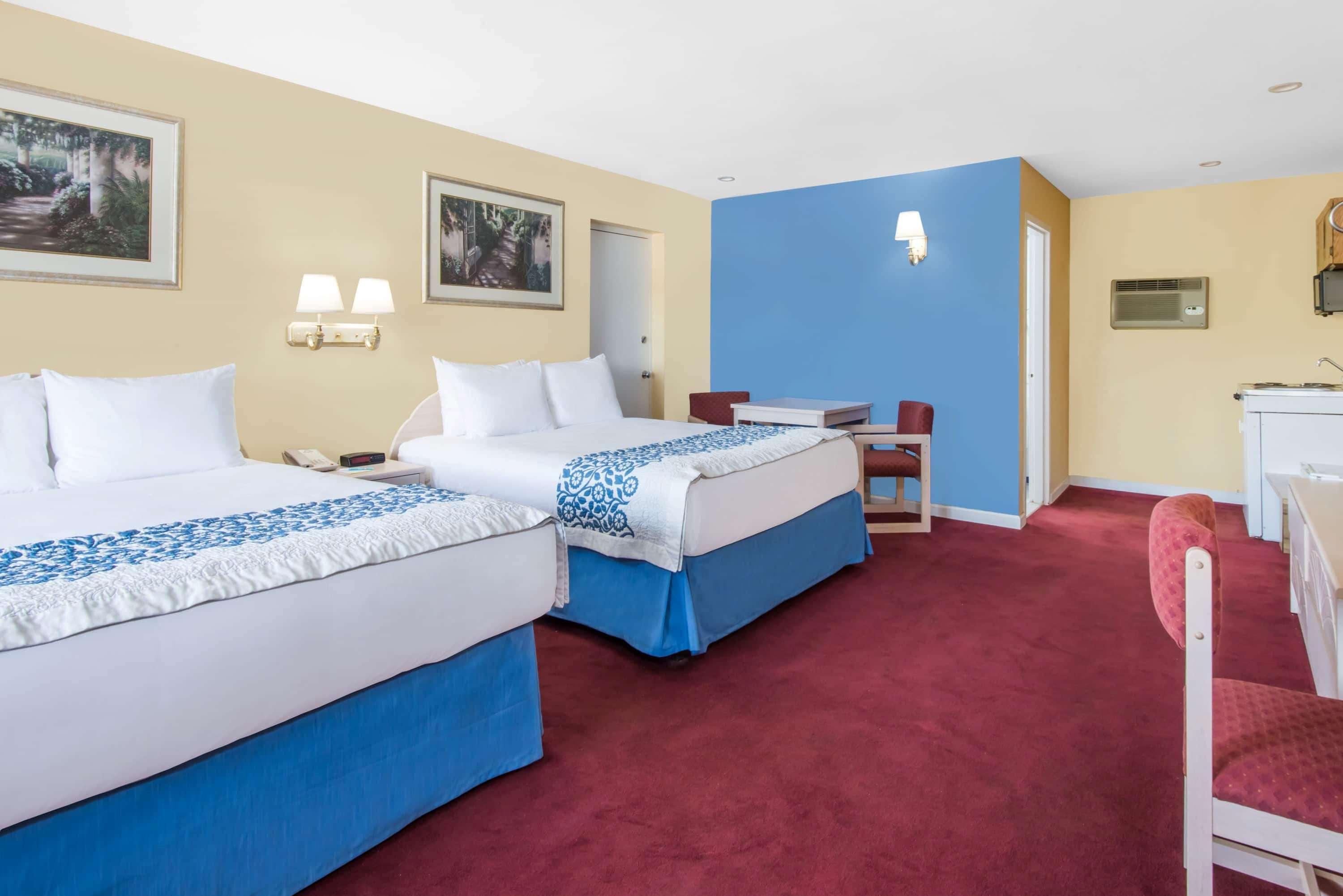 Days Inn By Wyndham Hicksville Long Island Exterior photo