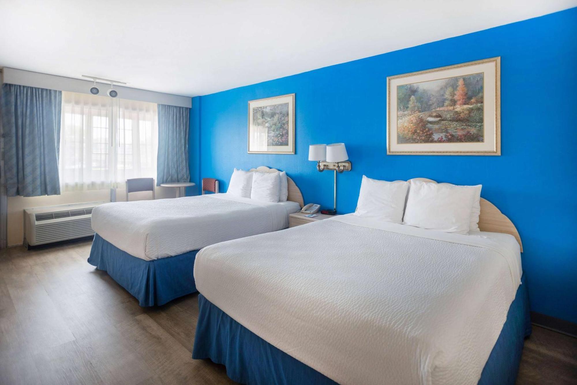 Days Inn By Wyndham Hicksville Long Island Exterior photo