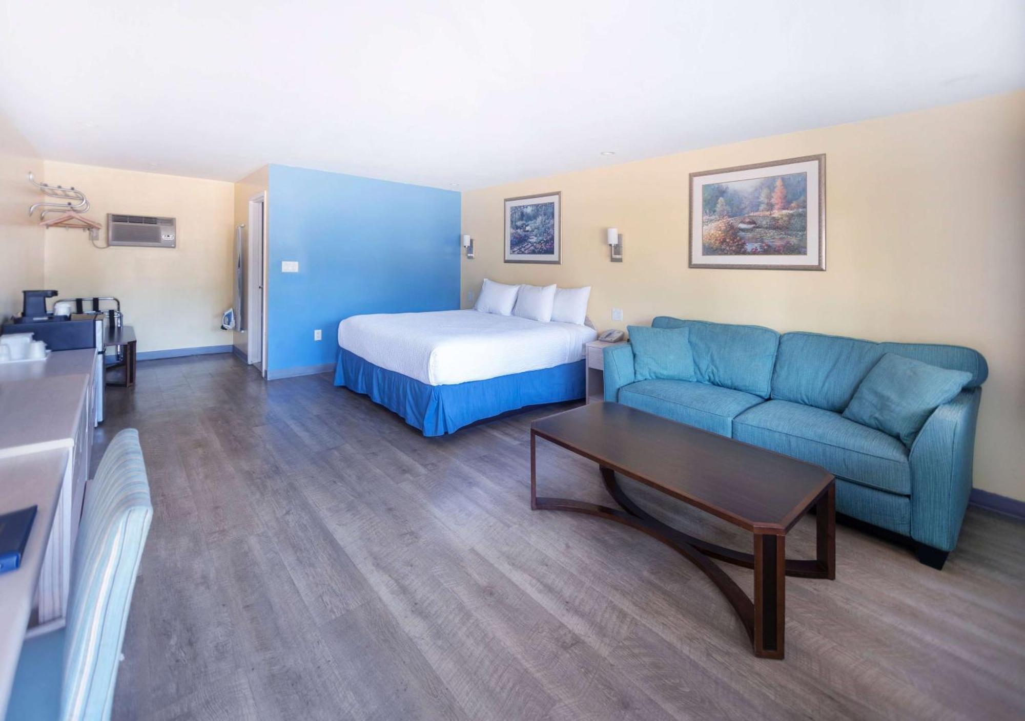 Days Inn By Wyndham Hicksville Long Island Exterior photo